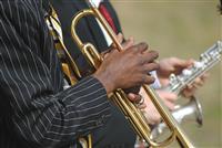 Ein schwungvoller Blues-Track, der ein Jazz-Trio einfängt, das in den Groove kommt.