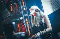 Песня Jungle/Drum & Bass в исполнении Electronic Drums, синтезатора, мужского вокала и саб-баса.